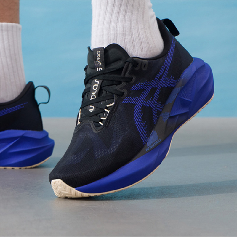 Asics NOVABLAST 5 Black Royal  - đánh giá và giá Running Gear Asics
