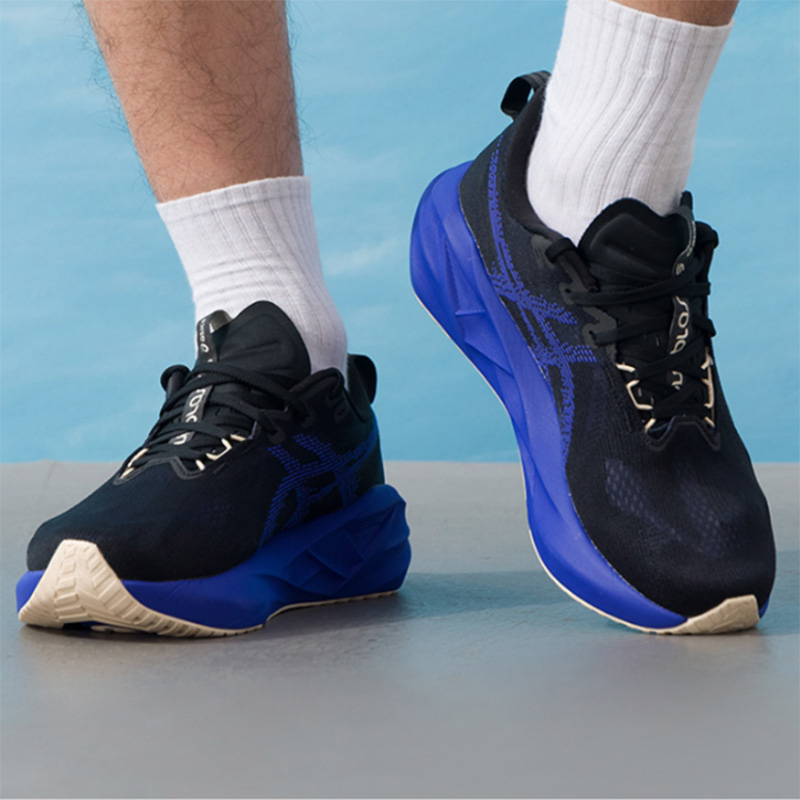 Asics NOVABLAST 5 Black Royal  - đánh giá và giá Running Gear Asics